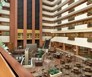 Photo 4 - Embassy Suites by Hilton E Peoria Riverfront Conf Center