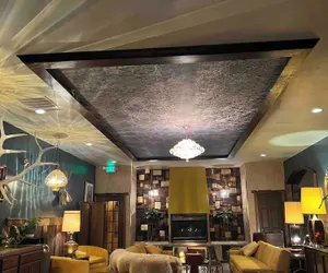 Photo 4 - The Burgundy