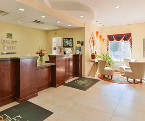 Photo 4 - Quality Suites Stratford