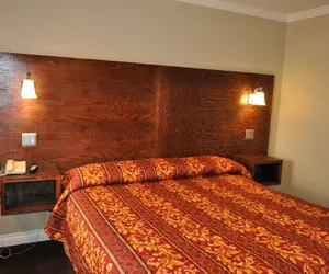 Photo 5 - Santa Cruz Inn Riverside