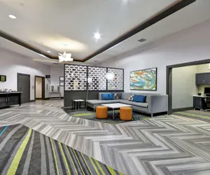 Photo 4 - Hampton Inn & Suites Los Angeles Burbank Airport