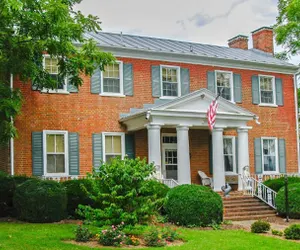 Photo 2 - Cave Hill Farm Bed & Breakfast