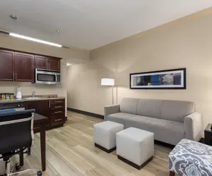 Photo 5 - Hawthorn Extended Stay by Wyndham West Palm Beach