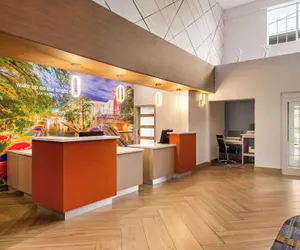 Photo 3 - La Quinta Inn & Suites by Wyndham San Antonio N Stone Oak