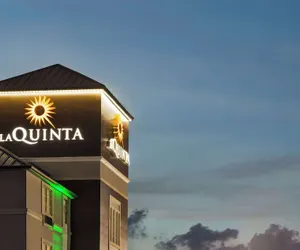 Photo 2 - La Quinta Inn & Suites by Wyndham San Antonio N Stone Oak