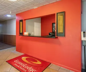 Photo 4 - Econo Lodge & Suites Granite City