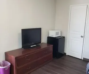 Photo 4 - Classic Inn & Suites