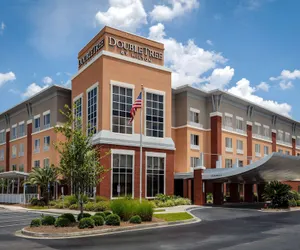 Photo 2 - DoubleTree by Hilton Hotel Savannah Airport