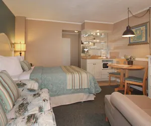 Photo 3 - Pier 7 Condominiums