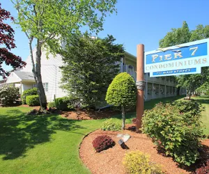 Photo 2 - Pier 7 Condominiums