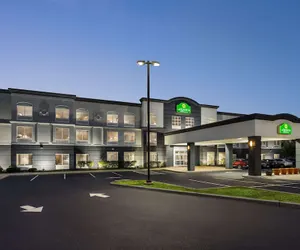 Photo 2 - La Quinta Inn & Suites by Wyndham Mt. Laurel - Philadelphia