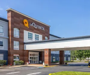 Photo 2 - La Quinta Inn & Suites by Wyndham Mt. Laurel - Philadelphia