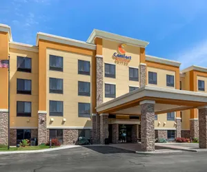 Photo 2 - Comfort Suites Oshkosh