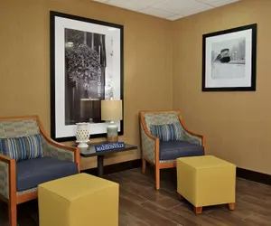 Photo 5 - Hampton Inn & Suites Madisonville