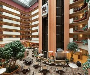 Photo 4 - Embassy Suites Omaha-La Vista/Hotel & Conference Center