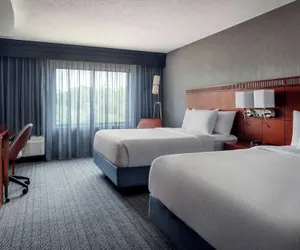 Photo 2 - Courtyard by Marriott Paramus