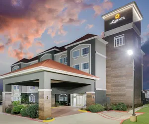 Photo 2 - La Quinta Inn & Suites by Wyndham Paris