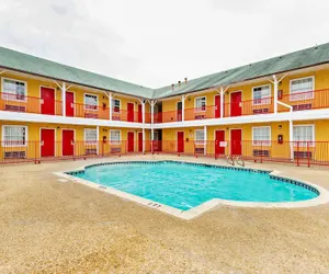 Photo 2 - OYO Hotel San Antonio Lackland near Seaworld