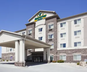 Photo 2 - Expressway Suites Fargo