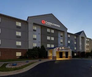 Photo 2 - Candlewood Suites South - Springfield, an IHG Hotel