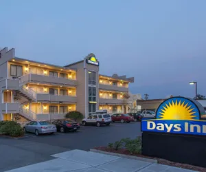 Photo 2 - Days Inn by Wyndham Seattle North of Downtown
