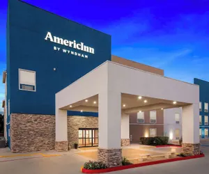Photo 2 - AmericInn by Wyndham New Braunfels