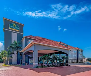 Photo 2 - La Quinta Inn & Suites by Wyndham Alamo - McAllen East