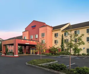 Photo 2 - Fairfield Inn & Suites by Marriott Portland North