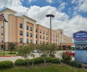 Photo 2 - Hampton Inn & Suites Waco-South