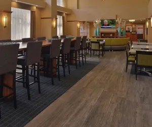 Photo 5 - Hampton Inn & Suites Bakersfield North-Airport