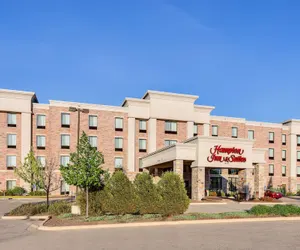 Photo 2 - Hampton Inn & Suites West Bend