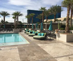 Photo 2 - Luxury Suites International At The Signature