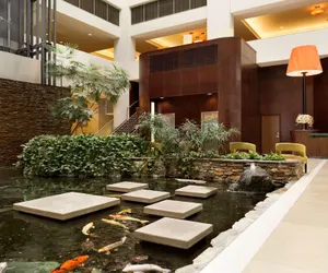 Photo 2 - Embassy Suites Los Angeles - Glendale