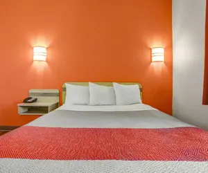 Photo 4 - Howard Johnson by Wyndham Lemoore