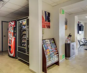 Photo 3 - Howard Johnson by Wyndham Lemoore