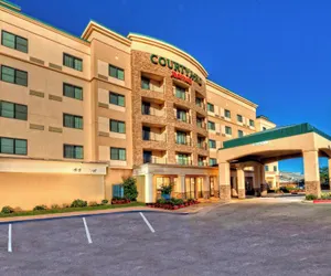 Photo 2 - Courtyard by Marriott Midland