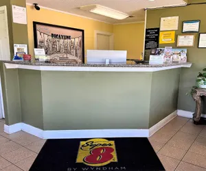 Photo 2 - Super 8 by Wyndham Picayune