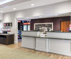 Photo 5 - Hampton Inn & Suites Hartford-Manchester