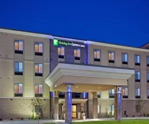 Photo 2 - Holiday Inn Express & Suites Airport - Lincoln, an IHG Hotel