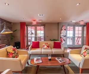 Photo 4 - Daddy O Hotel