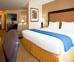 Photo 4 - Holiday Inn Express Hotel & Suites Madison-Verona, an IHG Hotel