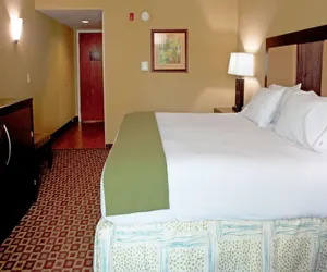 Photo 4 - Holiday Inn Express & Suites Chaffee-Jacksonville West, an IHG Hotel