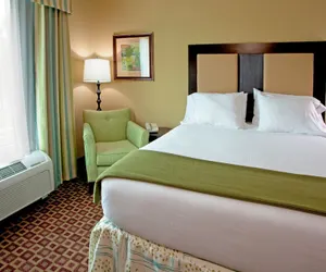 Photo 5 - Holiday Inn Express & Suites Chaffee-Jacksonville West, an IHG Hotel