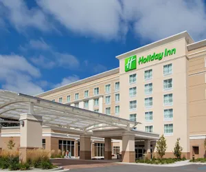 Photo 2 - Holiday Inn Purdue - Fort Wayne, an IHG Hotel