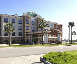 Photo 2 - Holiday Inn Express Hotel & Suites Seguin, an IHG Hotel