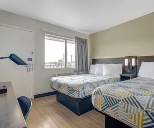 Photo 3 - Motel 6 Venice, FL