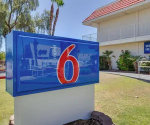 Photo 2 - Motel 6 Tempe, AZ - Broadway - ASU