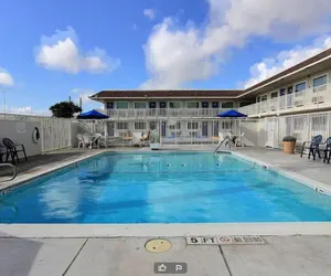 Photo 2 - Motel 6 Corpus Christi, TX - East - North Padre Island