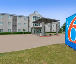 Photo 2 - Motel 6 Benbrook, TX - Fort Worth