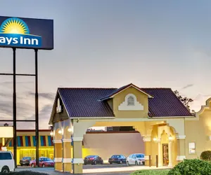 Photo 2 - Days Inn by Wyndham Louisville Airport Fair and Expo Center